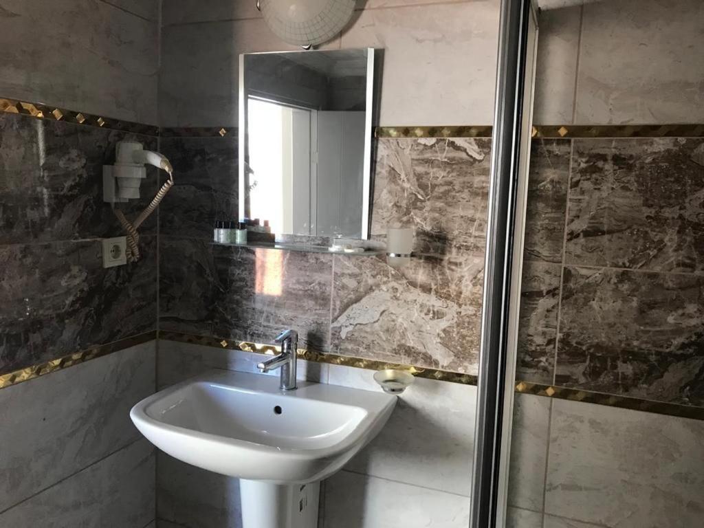 Emin Konak Hotel Istanboel Buitenkant foto